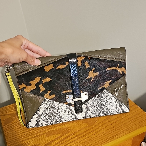 Guess Animal Print Clutch - Picture 1 of 9